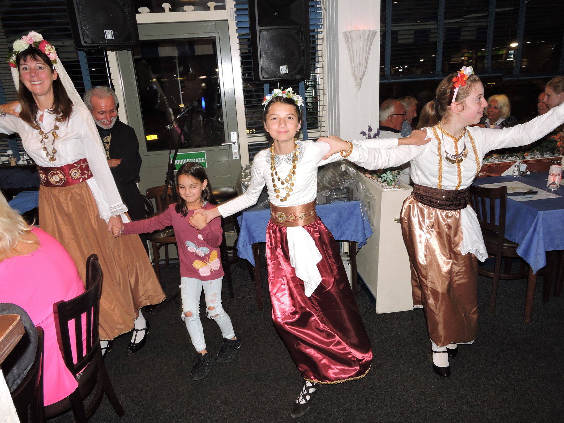 Dansgroep in Griekse klederdracht