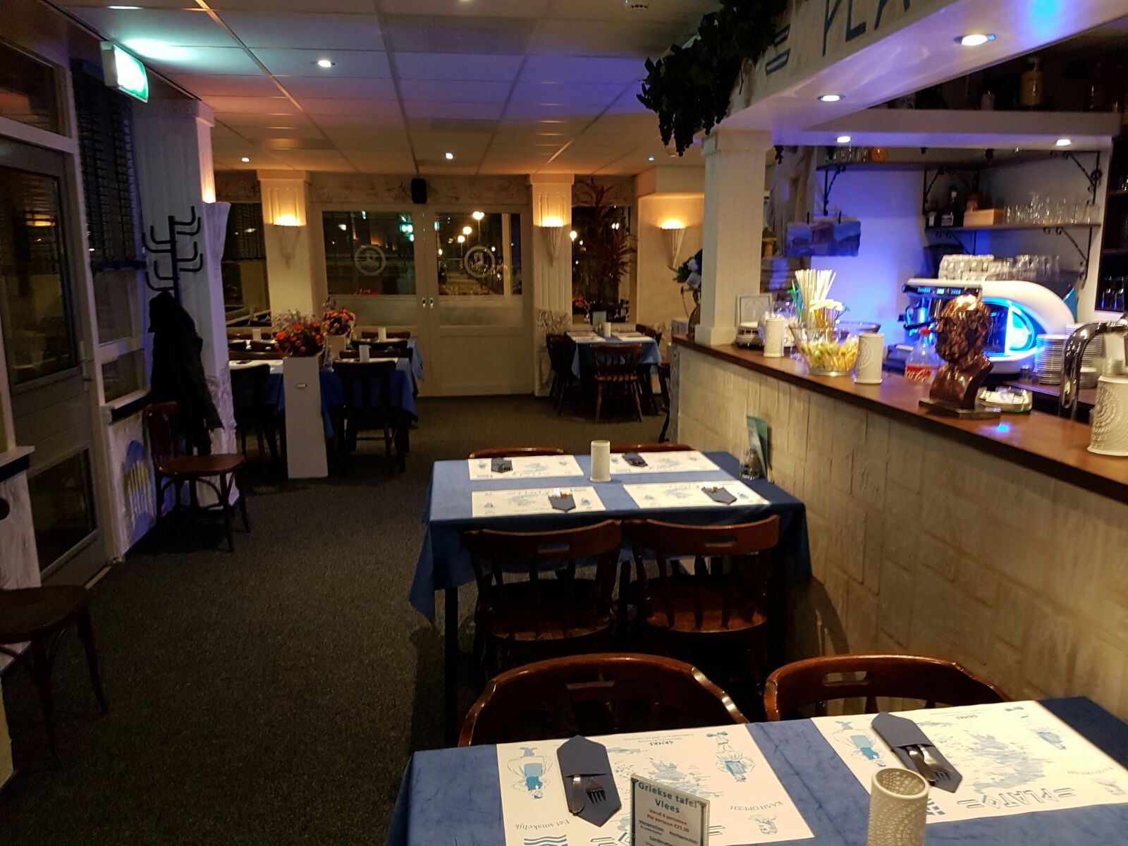 Het blauw-witte interieur van Plato